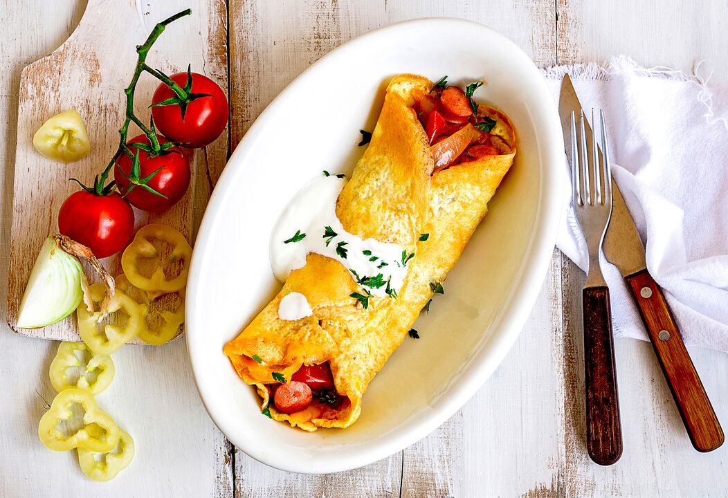 Za doručak, oni koji gube na keto dijeti jedu omlet sa sirom, povrćem i šunkom
